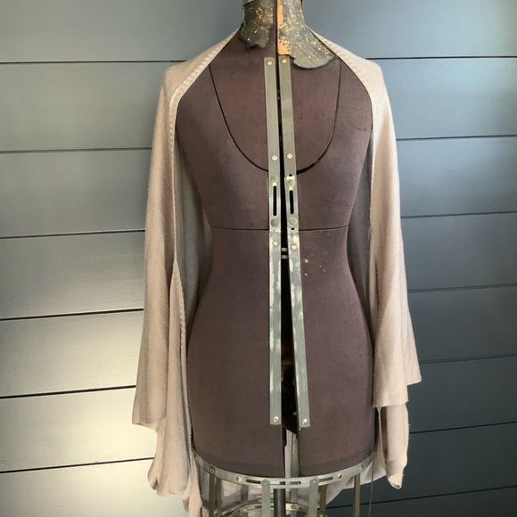 🎉Neutral Wrap/Kimono - Picture 2 of 12